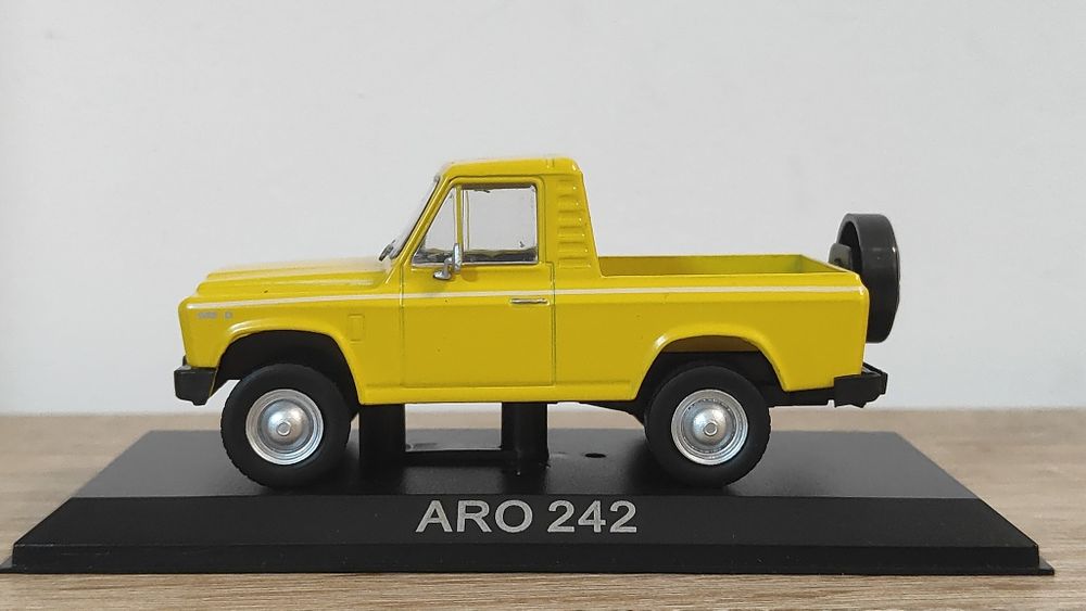 Macheta Auto 242 - 1/43