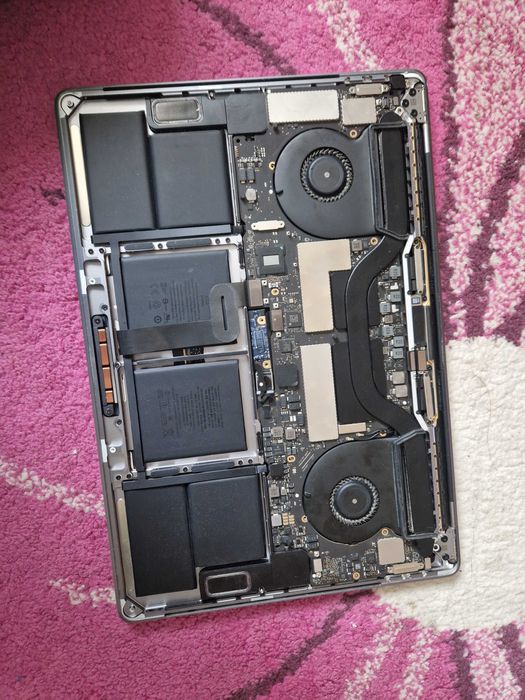 Defect MacBook Pro (15-inch Four Thunderbolt 3 (USB-C))