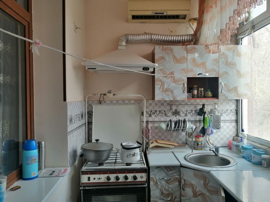 Срочно 1 хонали 2 хона килинган квартира сотилади