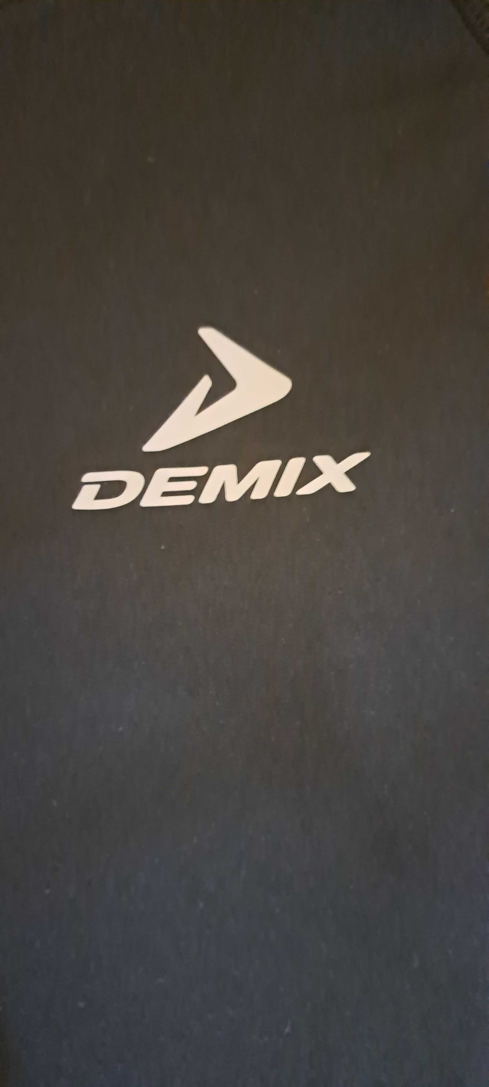 Женская чёрная футболка Demix