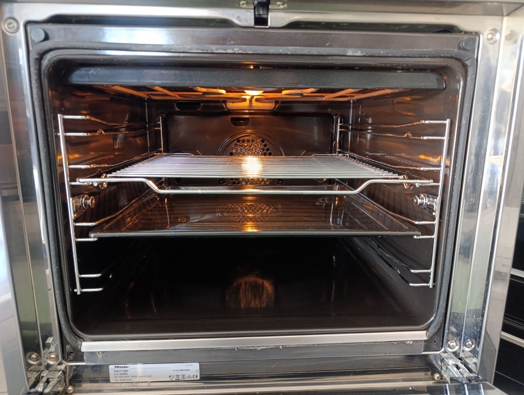 Фурна за вграждане Miele