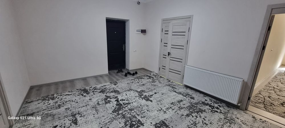 Zangiota tumani eshonguzarda 3 xonali uy sotiladi. sotiladi