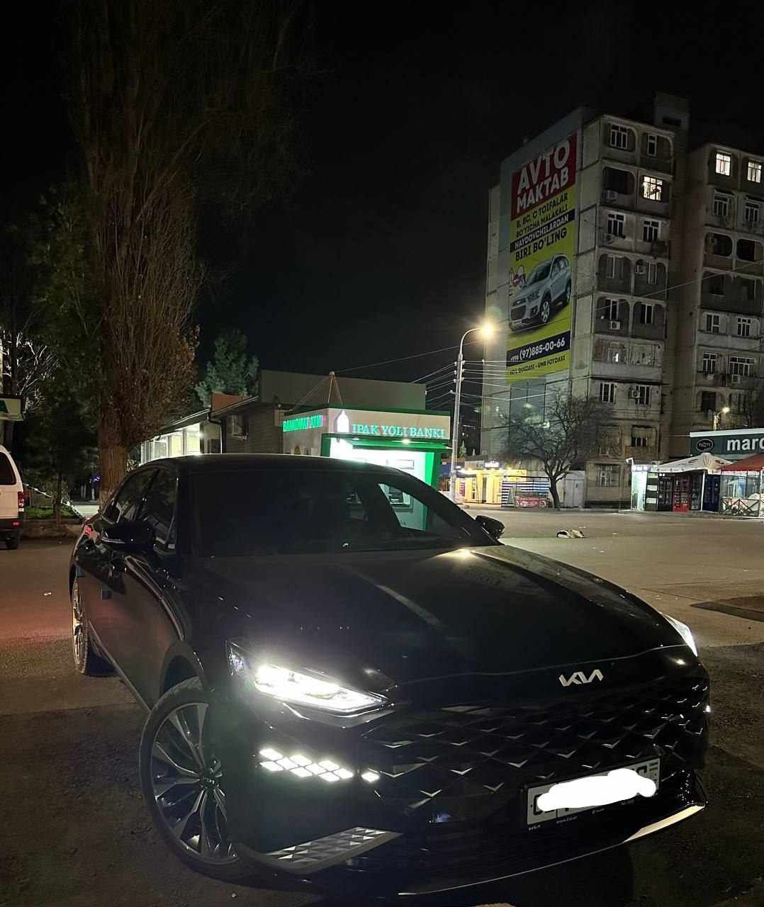 Автомобиль Kia K8