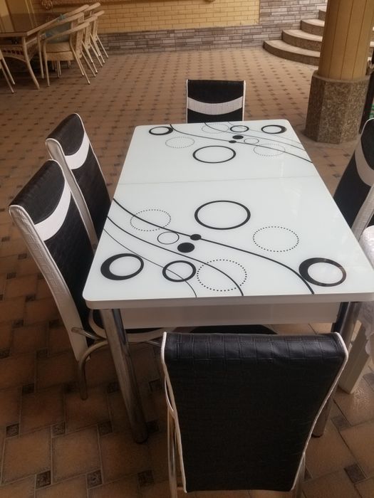 Продаётся стол стулья на 6 персон