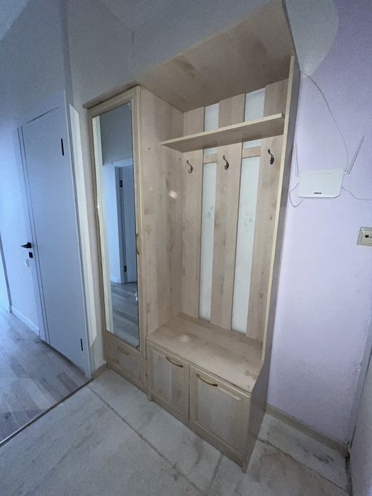 Шкаф в прихожую в отличном состоянии