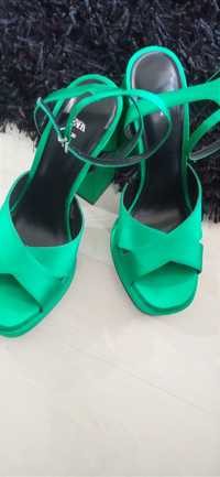 Зелени сандали ,,Зара"