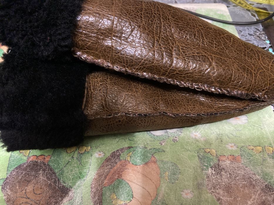 Продам варежки из дубленки.