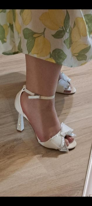 Vand rochie de mireasa