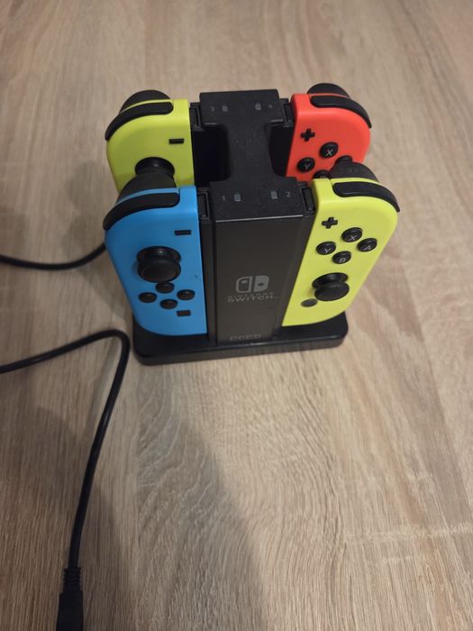 Stație de încărcare Nintendo Switch joy-con