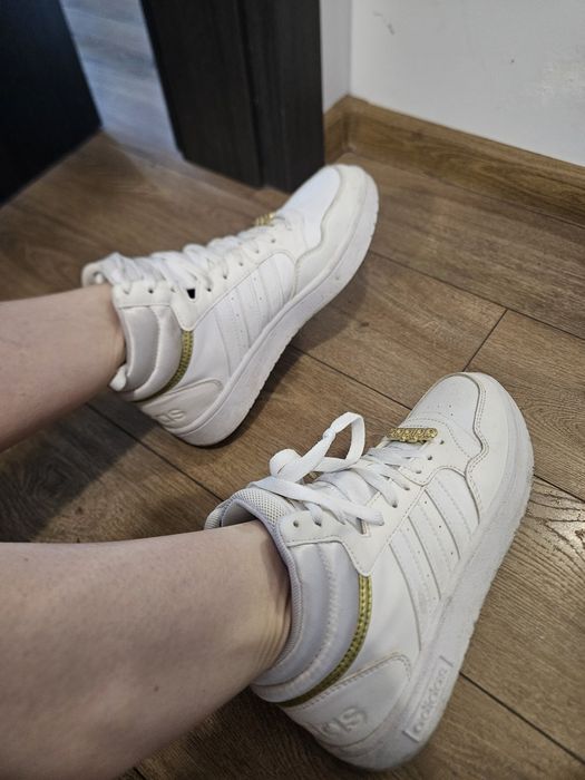 Adidas бели дамски кецове