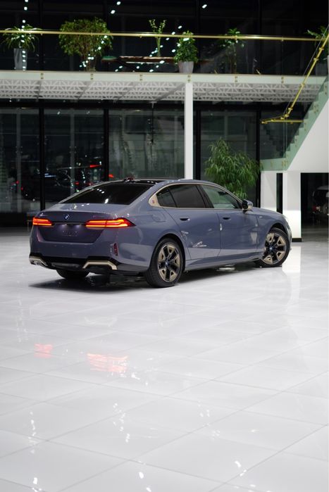 BMW i5 eDrive 35L