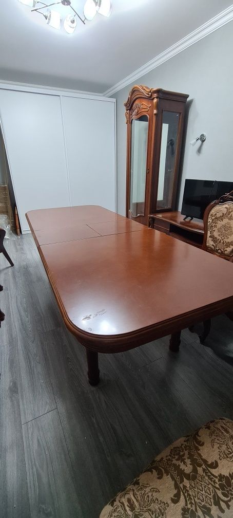 Продам деревянный стол