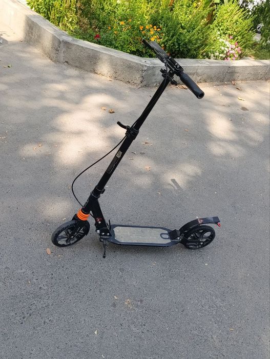Самокат почти новый горячая цена