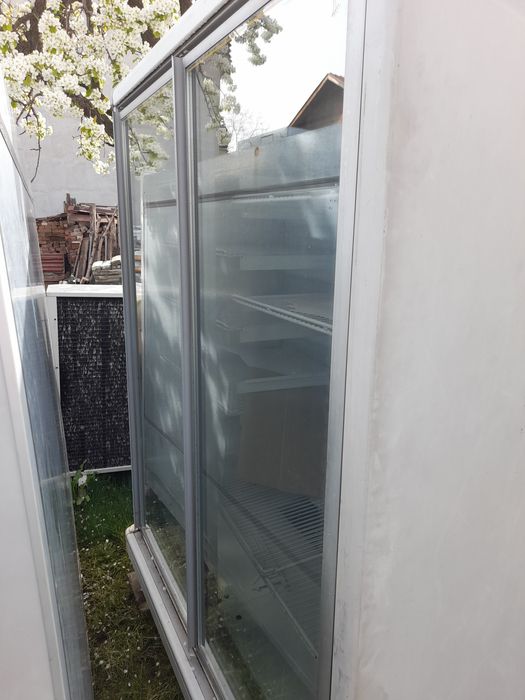 Хладилна витрина със стъклени врати -°С