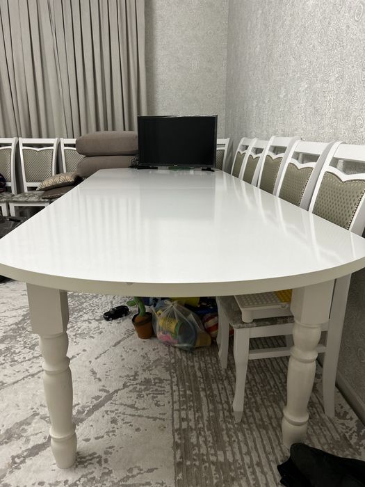 Продам гостиный стол