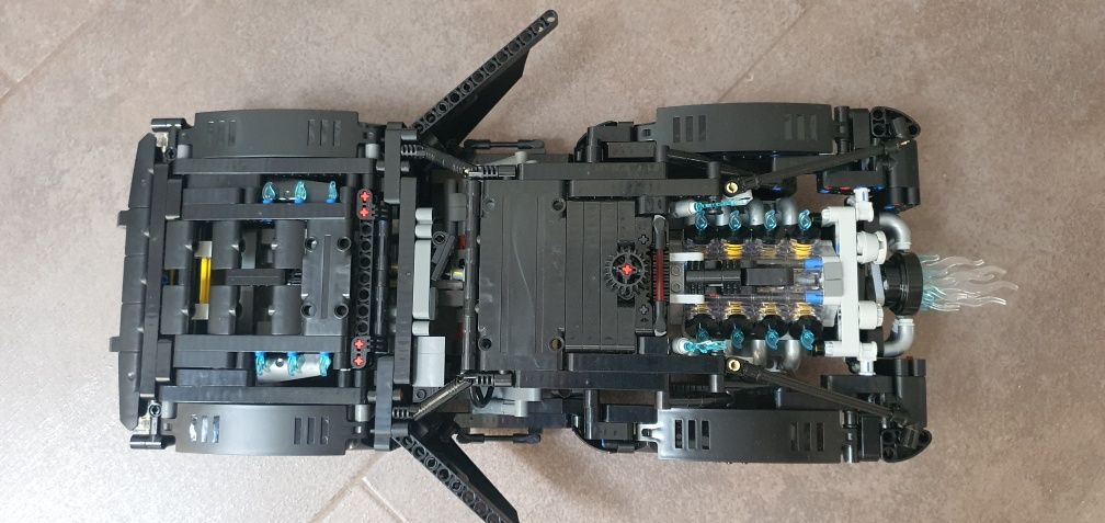 Lego Tehnic "The Batman Batmobile"