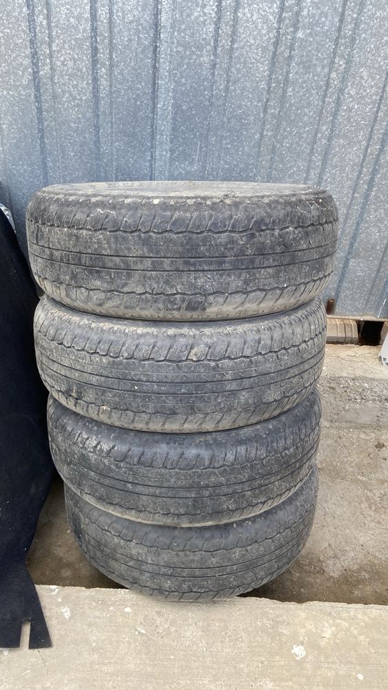 Шины Dunlop.
