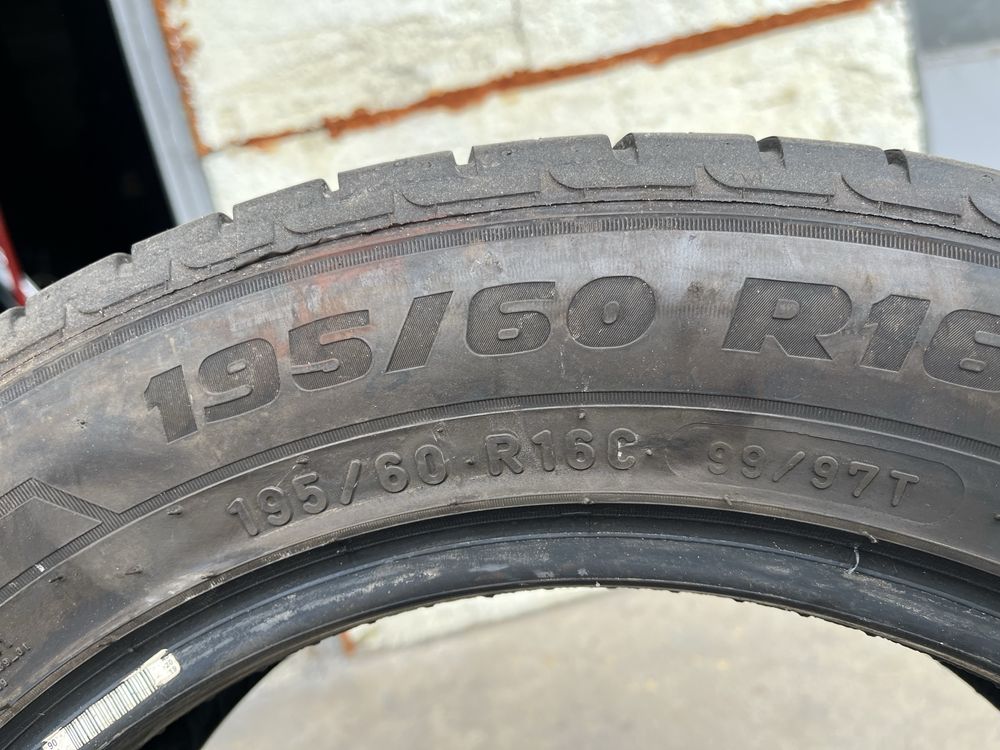 2 бр. гуми за бус 195/60/16C Pirelli 7 mm DOT 4220