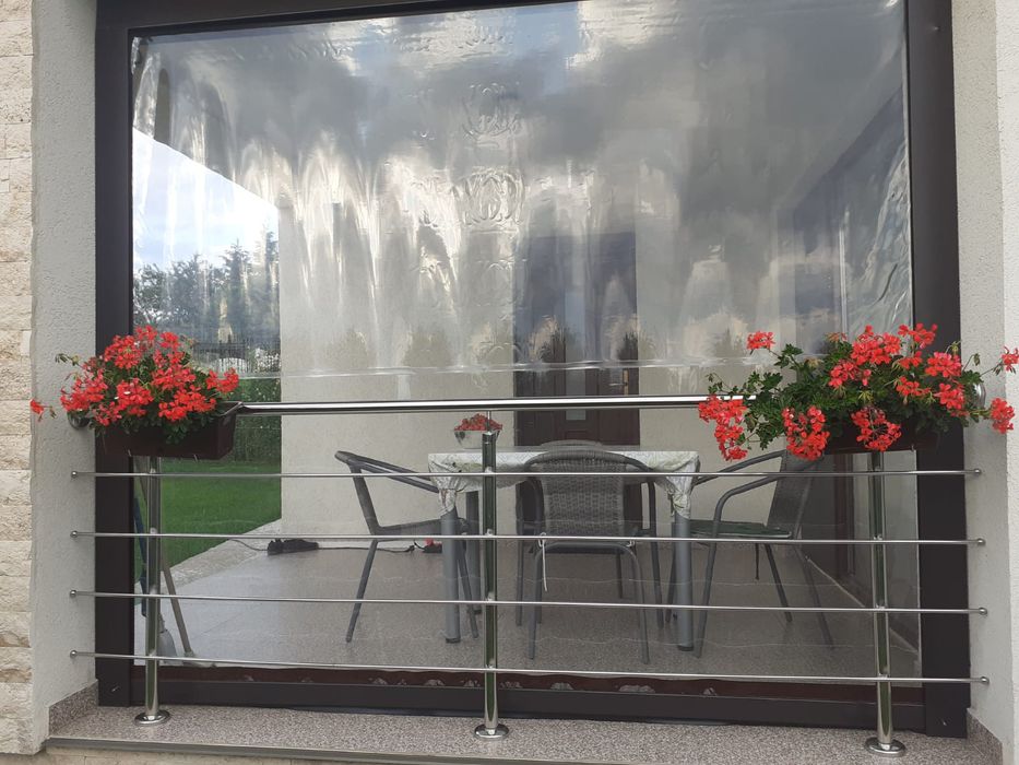 Rulou din folie inchidere terasa