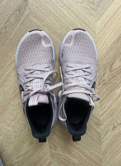 Обувки Nike Legend React