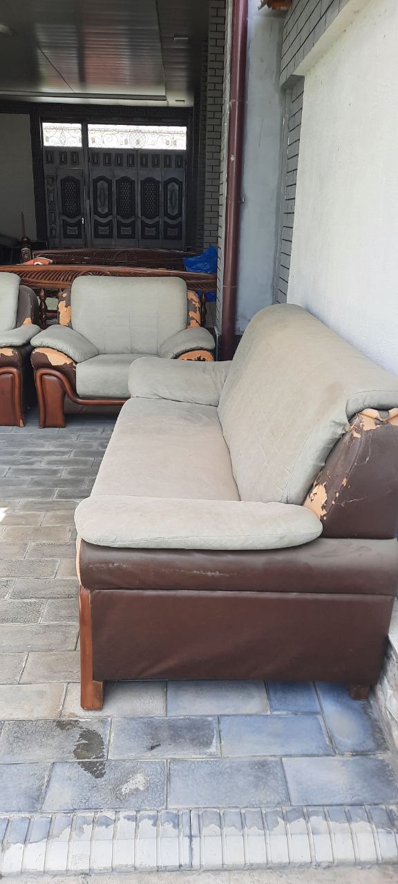 Продается корейскии диван и кресло