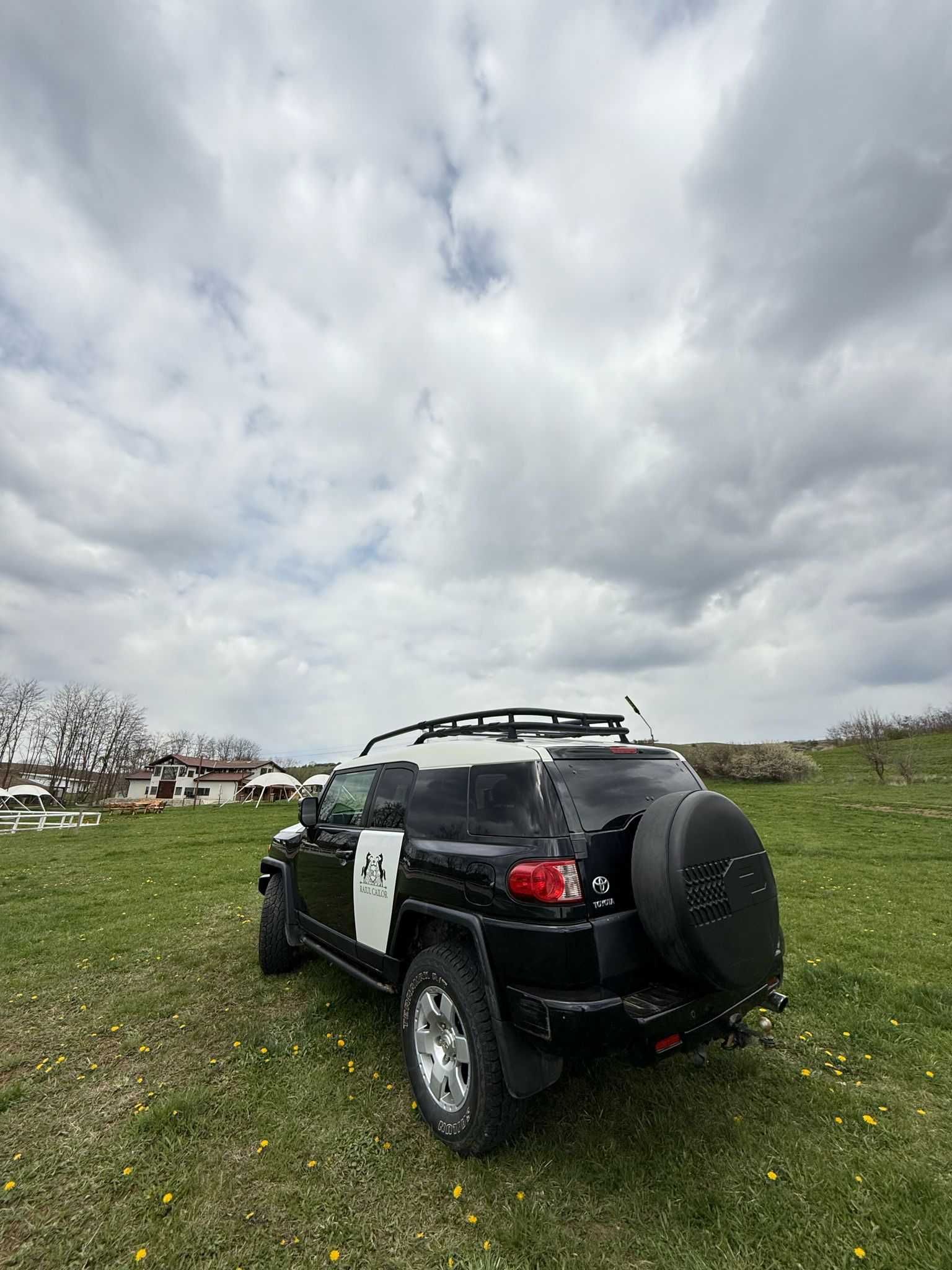 Toyota FJ la vânzare - pregătit de aventura!
