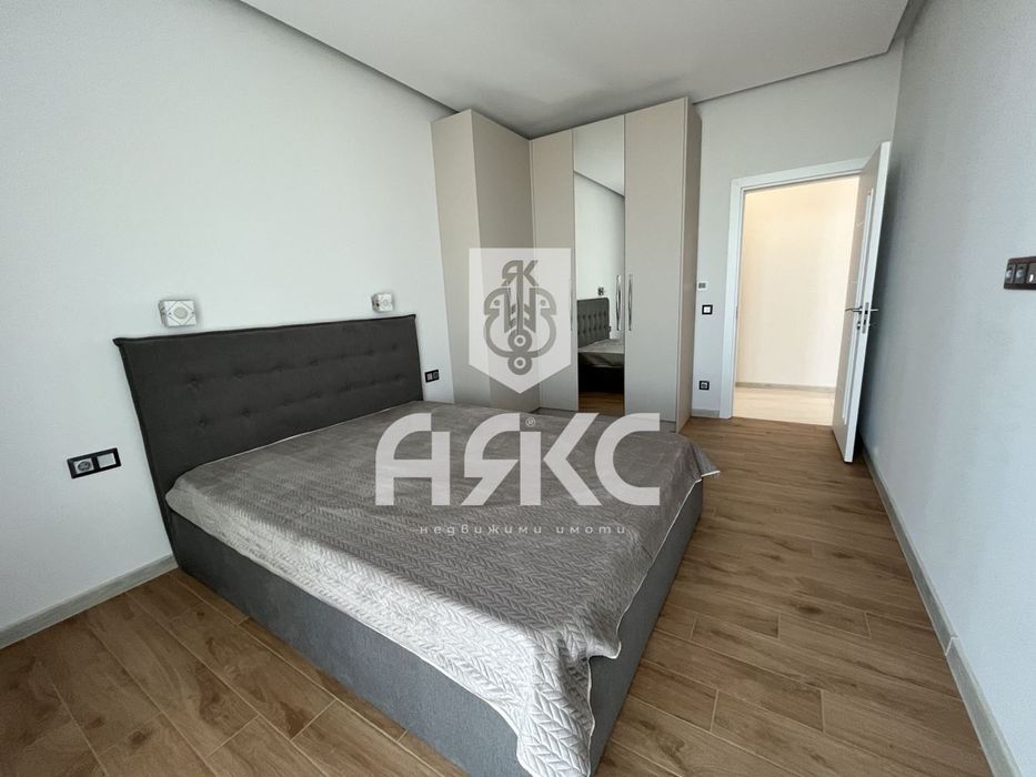 Двустаен обзаведен апартамент в кв. Кръстова вада