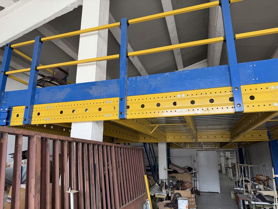 Vând structură metalică tip mezanin stare foarte bună demontabilă