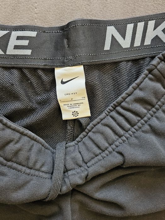 Черен панталон Nike DRI FIT S