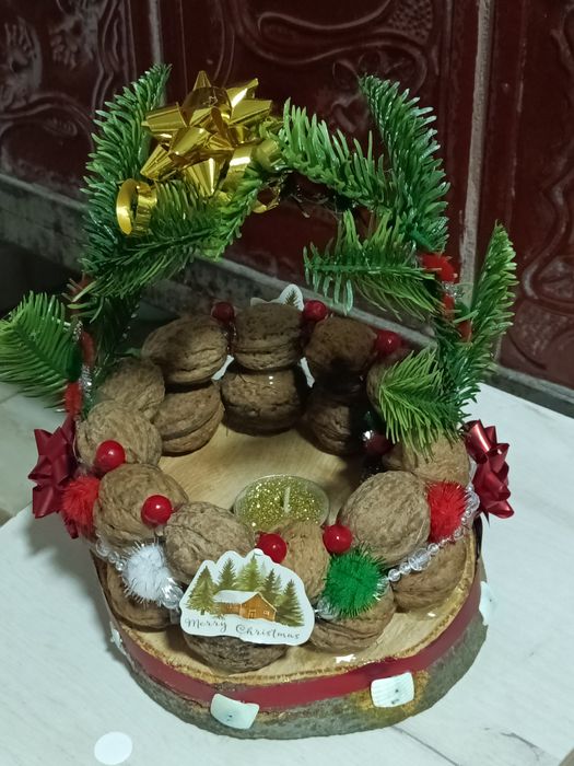 Vând ornamente de Crăciun