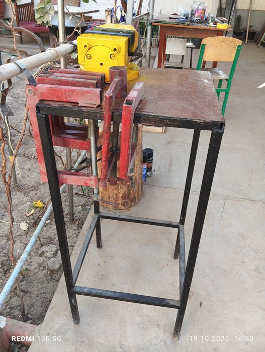 Тиски столи сотилади..