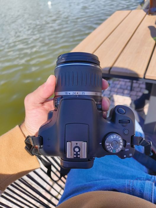 Цената е крайна ! Canon 2000D ,като нов на 7000 кадъра