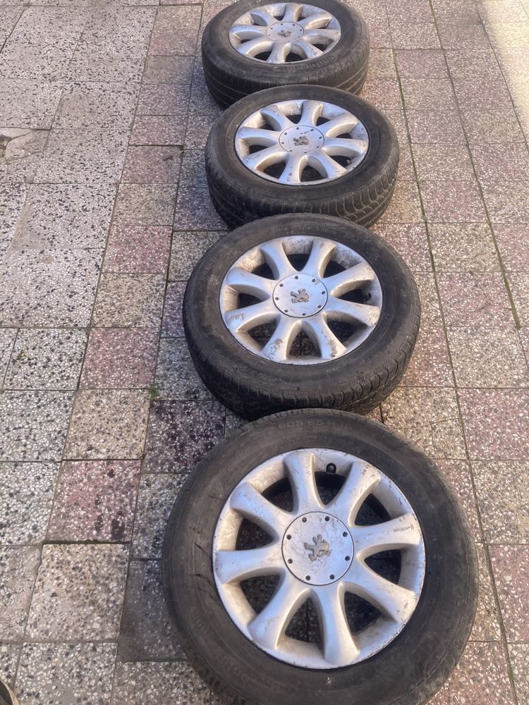 Джанти с гуми за Пежо 205/60 R15