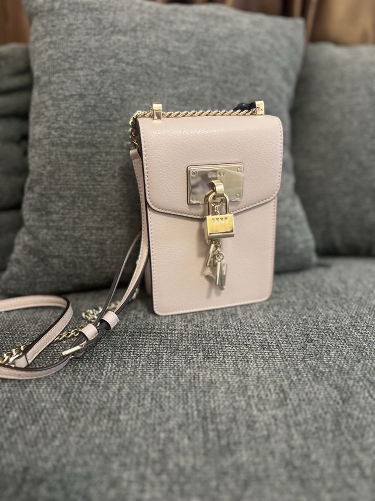 Нова чанта DKNY естествена кожа