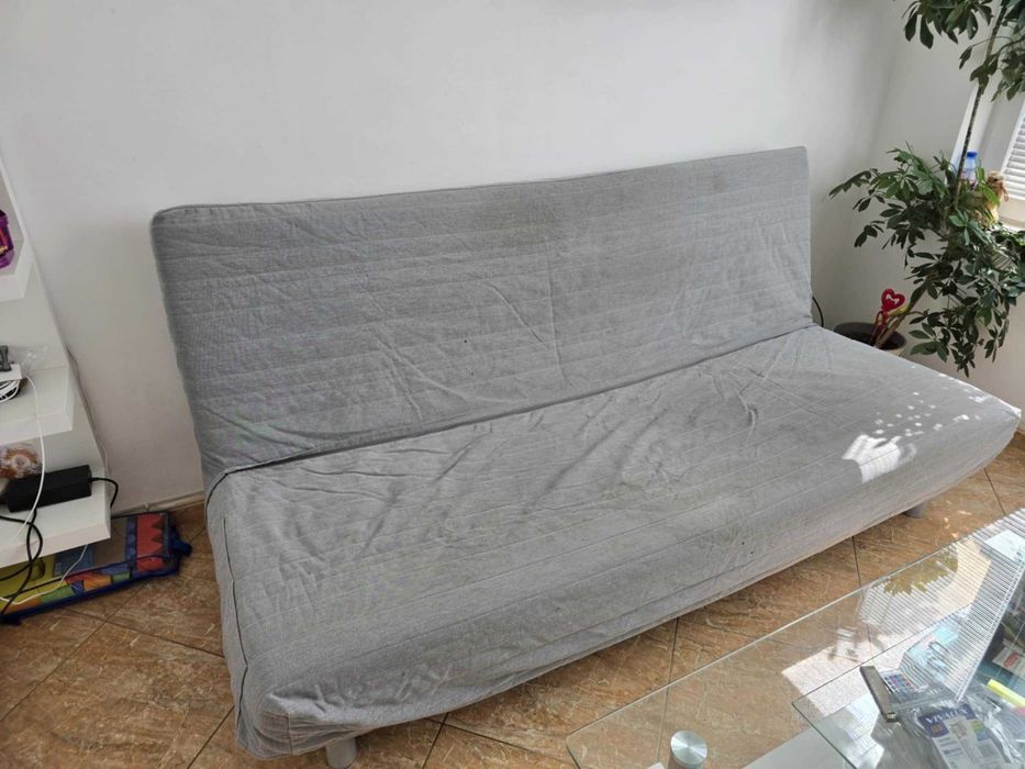 Диван с опция за сън