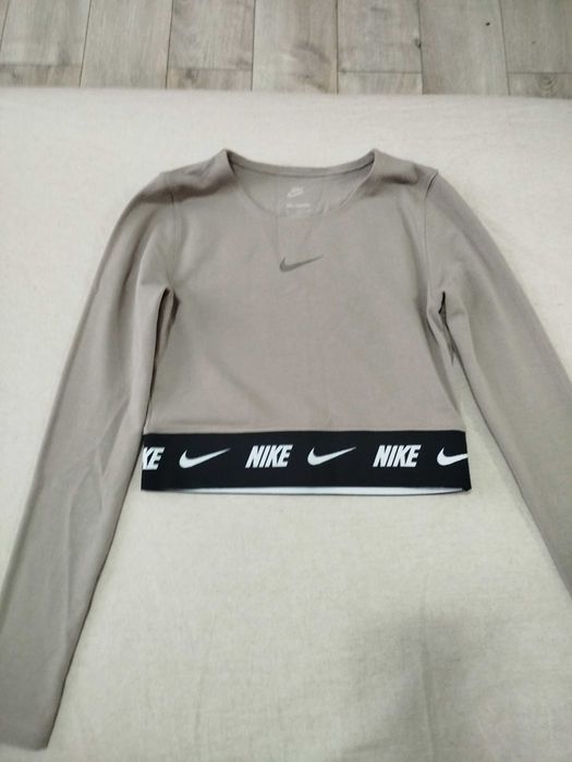 Оригинален Nike комплект DM4851-087 – размер S, обличан само веднъж