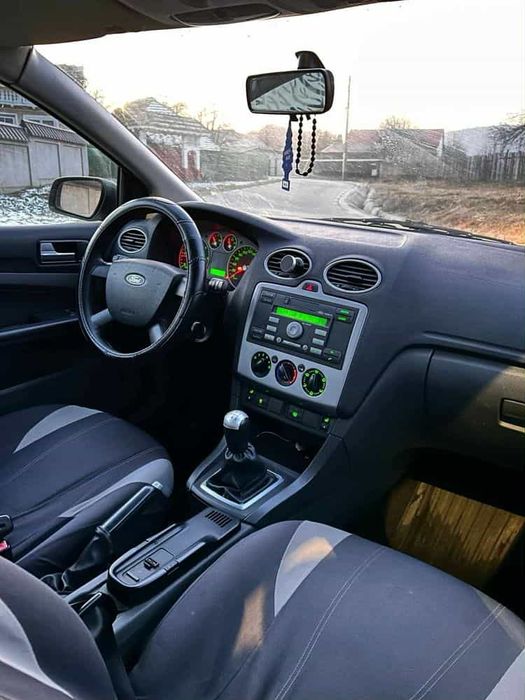 Vând sau schimb ford focus