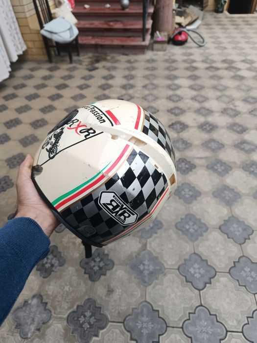 Мото каска сотилади