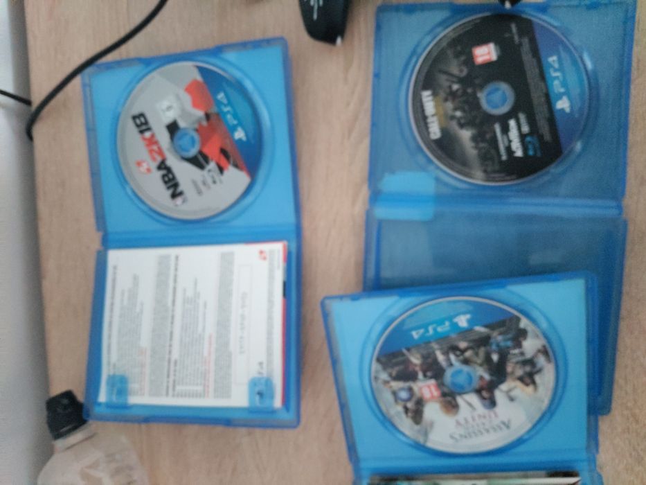 Dau la schimb 3 jocuri de ps 4