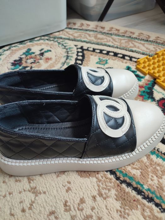 Продам лоферы новые. 36  размер