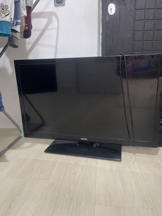 Продам телевизор на запчасти