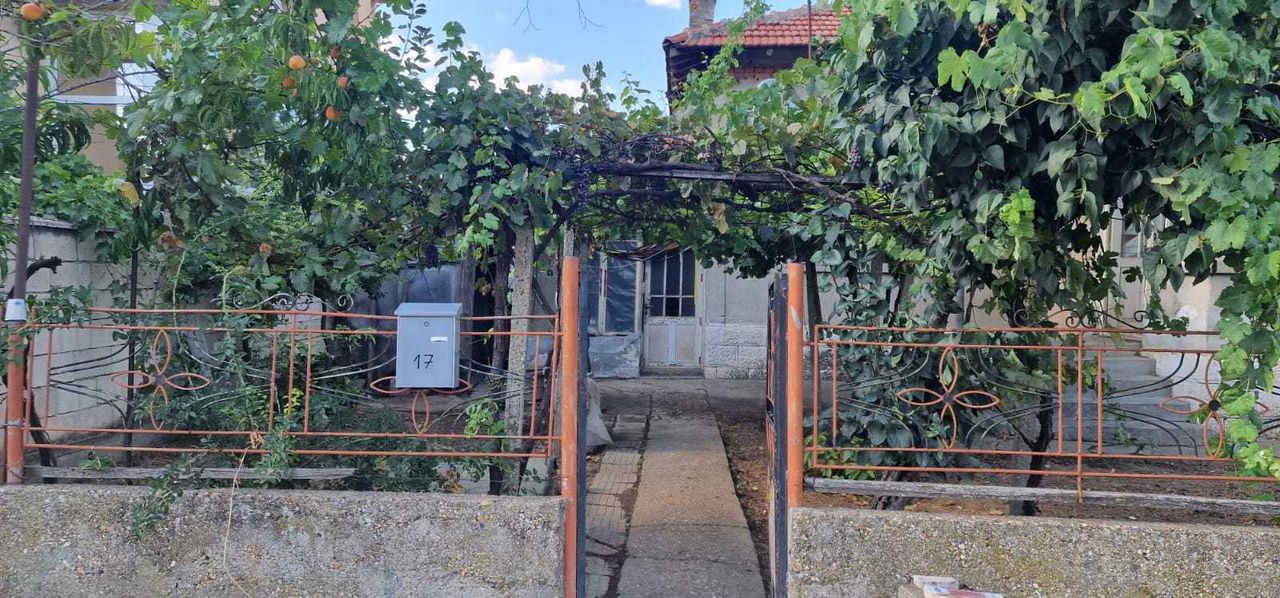 Продава се Къща в Дулово - 780 кв.м за 79 €/кв.м - Снимка #1
