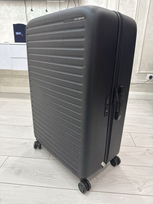 Продам чемодан Samsonite черный