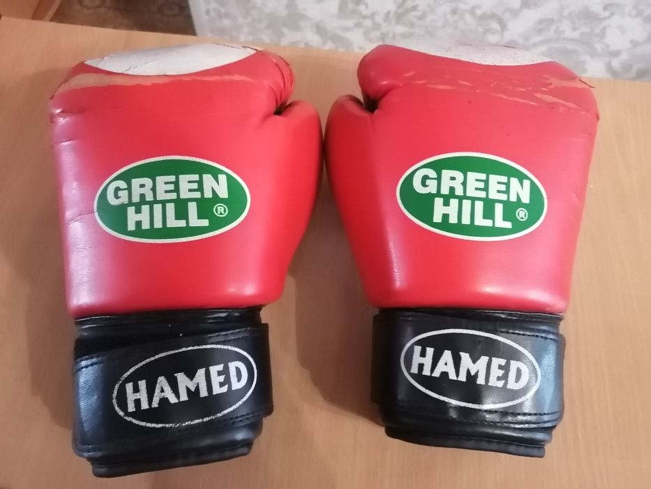 Продаю перчатки размер 10 в хорошем состоянии.