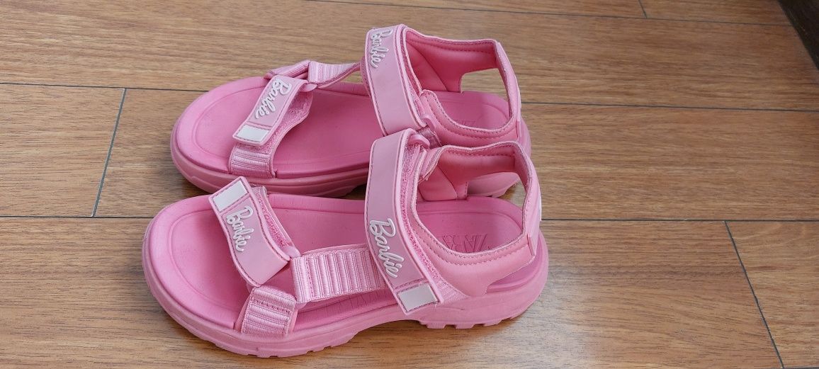 Сандали Barbie от  Zara
