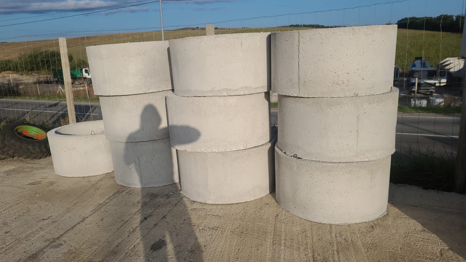 Vand tuburi de beton ,plasa sudata si diferite materiale de constructi