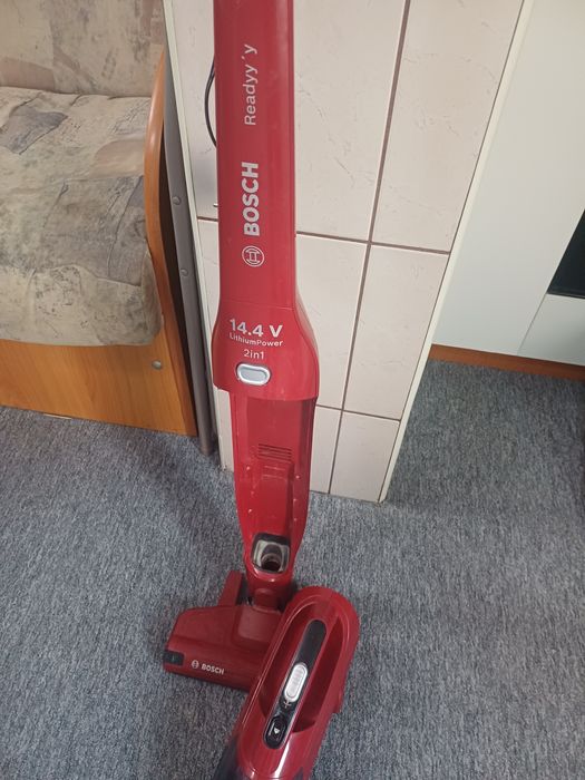 Aspirator bosch READYY cu acumulator