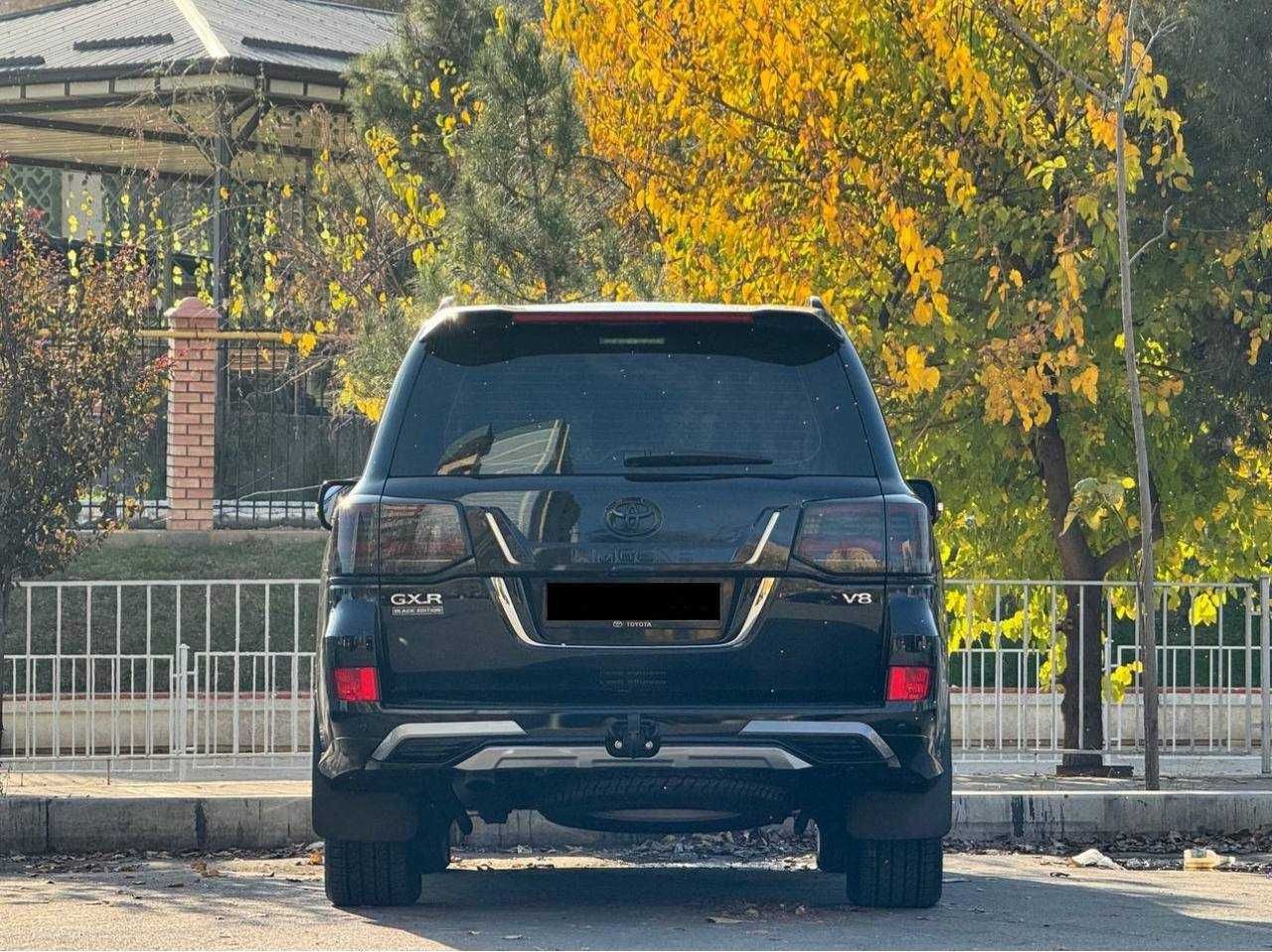 Toyota Land Cruiser 200 4.6, 2021г.