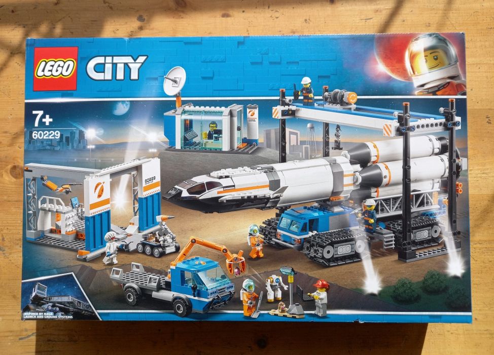 LEGO City 60229 - Сглобяване и транспорт на ракета