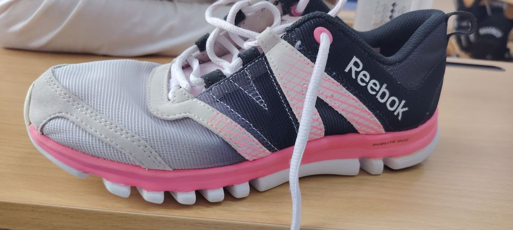 Tenidsi sport pentru fete